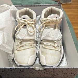 Nike Kyrie Irving 6 Oreo Size 10.5